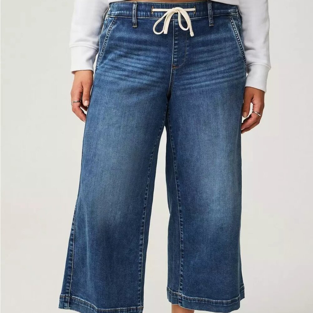 torrid Mid Wash Blue Wide Leg Crop Jeans
